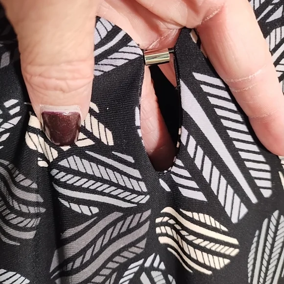 Anne Klein 2X Blouse Tunic Top Black White Cap Sleeve Stretch Ruched Keyhole - Picture 4 of 10